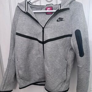 Nike Tech Fleece Heather Gray XL kids Hoodie with Black Details